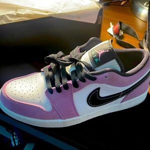 Air Jordan 1 low SE, brand new, no scuffs or marks, and comes with box